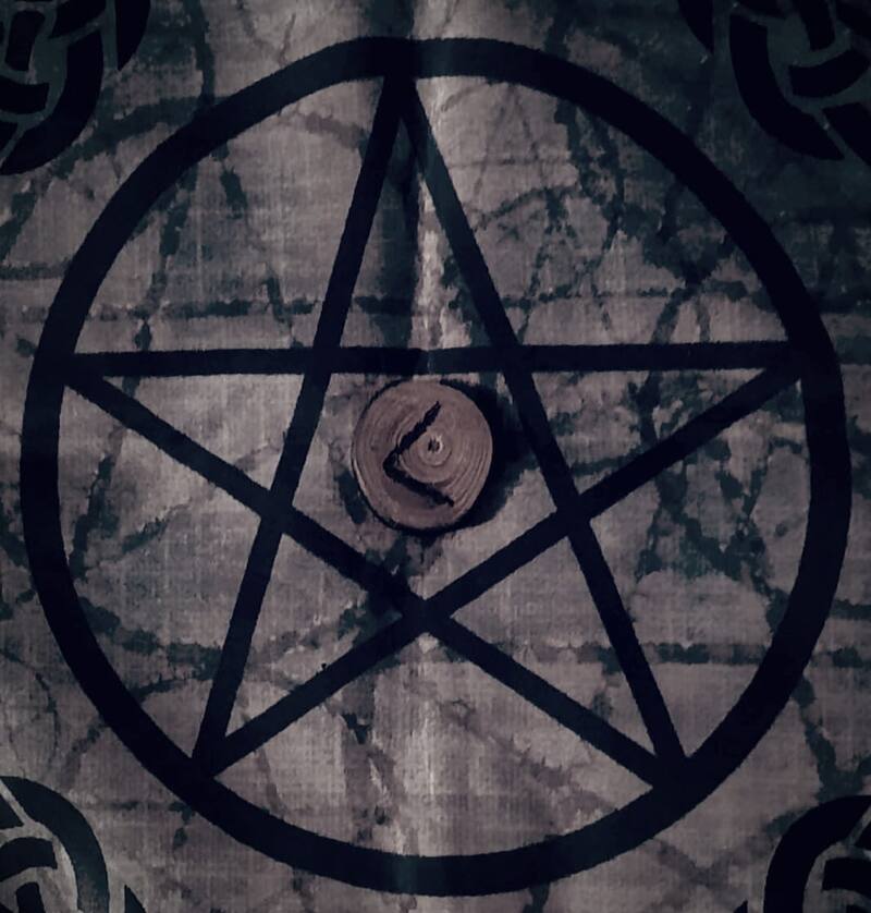 Esta es la tercera runa nórdica.