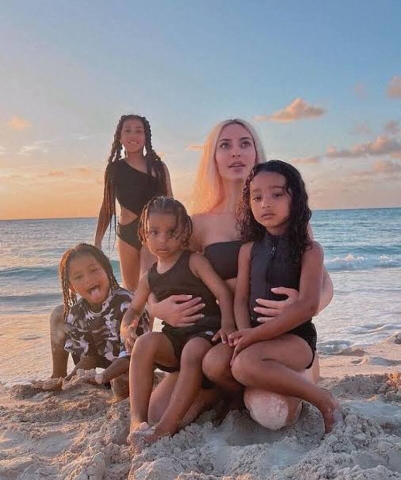 La socialité es mamá de North, de 9 años, Saint, de 7, Chicago, de 5 y Psalm, de 4.
