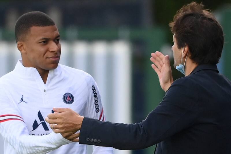 junto a Leonardo en un entrenamiento del PSG