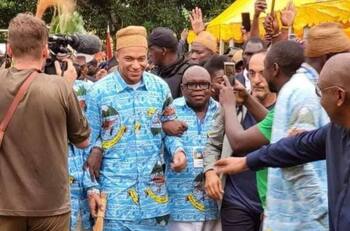 VIDEO | El increíble escuadrón que escoltó a Kylian Mbappé en Camerún: hubo autos blindados y metralletas