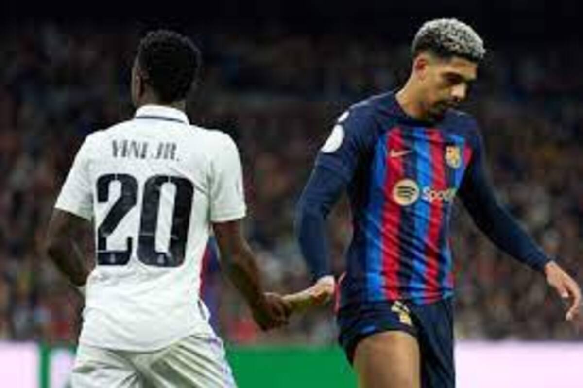 Araujo y Vinícius en un Clásico entre Barcelona y Real Madrid