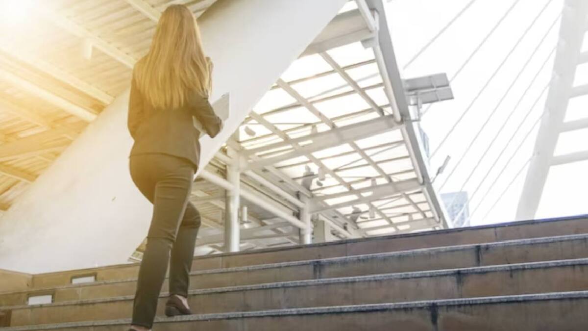 Subir escaleras previenen problemas de salud (Foto: Freepik).