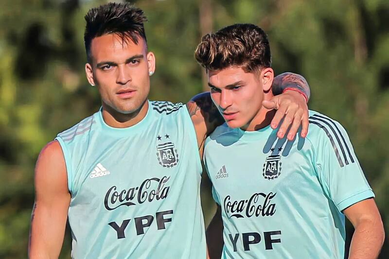 Lautaro Martínez y Julián Álvarez estarán frente a frente el 10 de junio en la final de la Champions League.