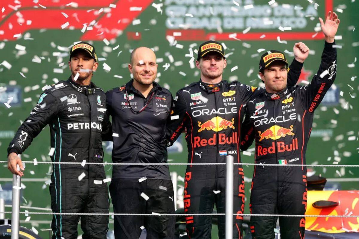 Lewis Hamilton molesto por el dominio de Red Bull. (F1)