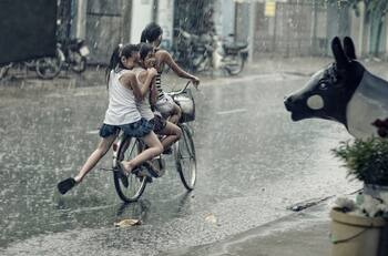 Tomar agua de lluvia podría ocasionar graves riesgos en la salud