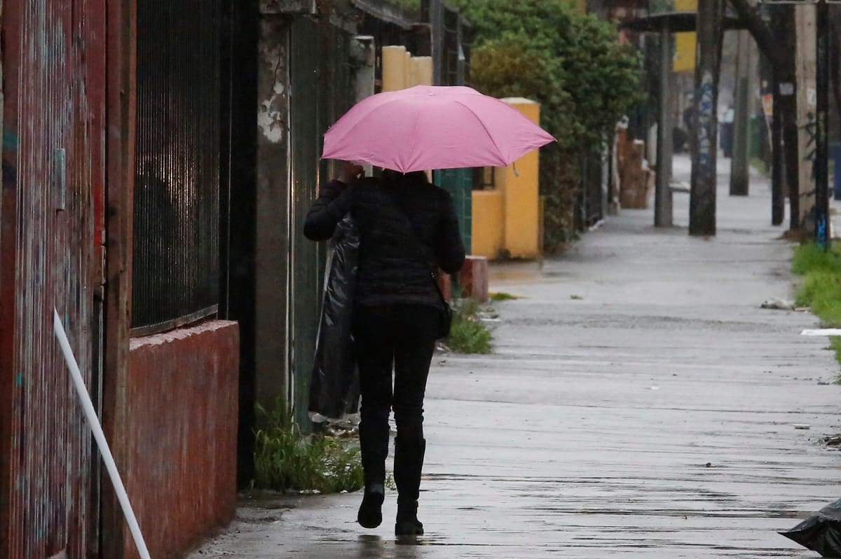 Conoce cómo abrigarte para la lluvia y bajas temperaturas.