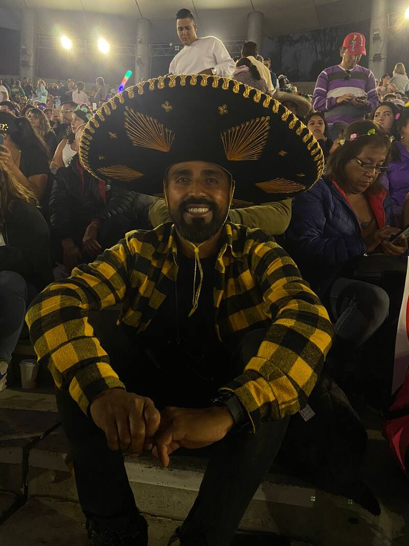 Fans esperando a Alejandro Fernández en Viña 2023