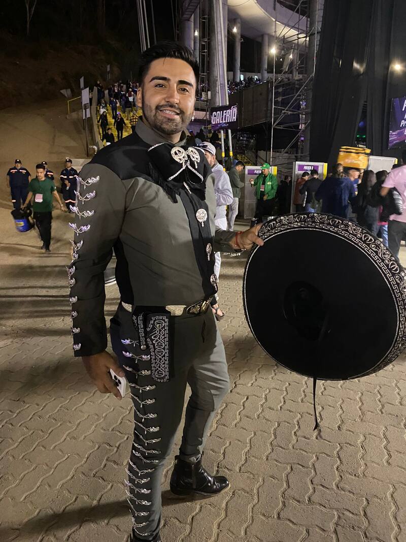 Fans esperando a Alejandro Fernández en Viña 2023