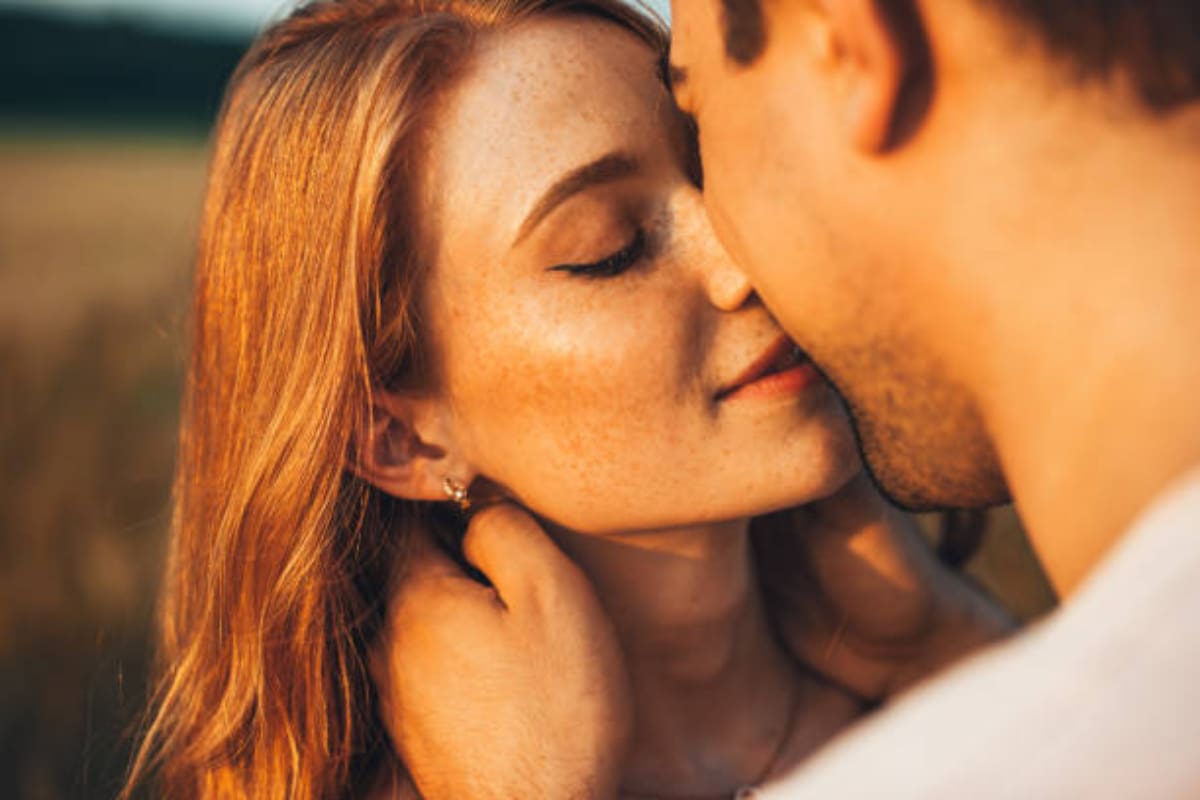 Descubre los 5 tipos de besos que existen y cuándo es el momento indicado para darlo