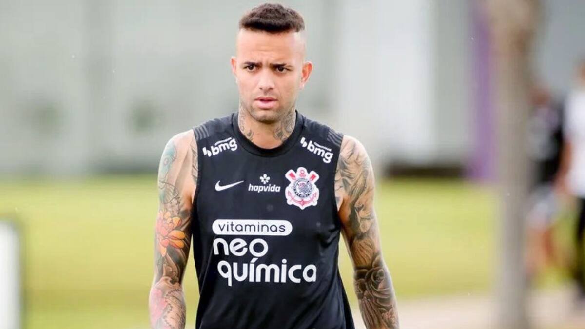 VIDEO | Hinchas de Corinthians sorprenden a jugador del club en un motel y lo sacan a los golpes