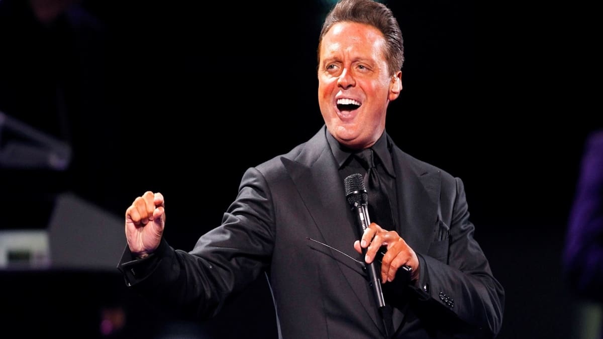 Captan a Luis Miguel llorando en pleno concierto en México