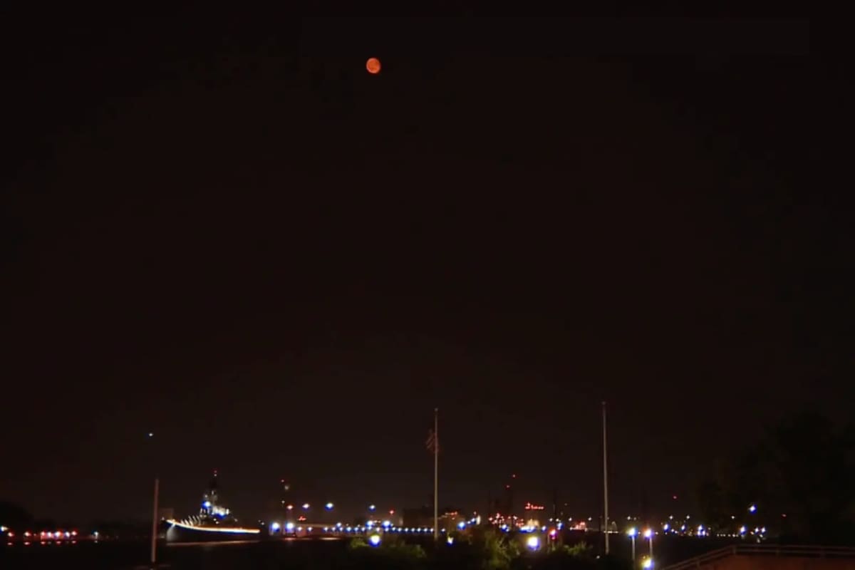 Un fenómeno natural muy similar ocurre con los eclipses lunares.