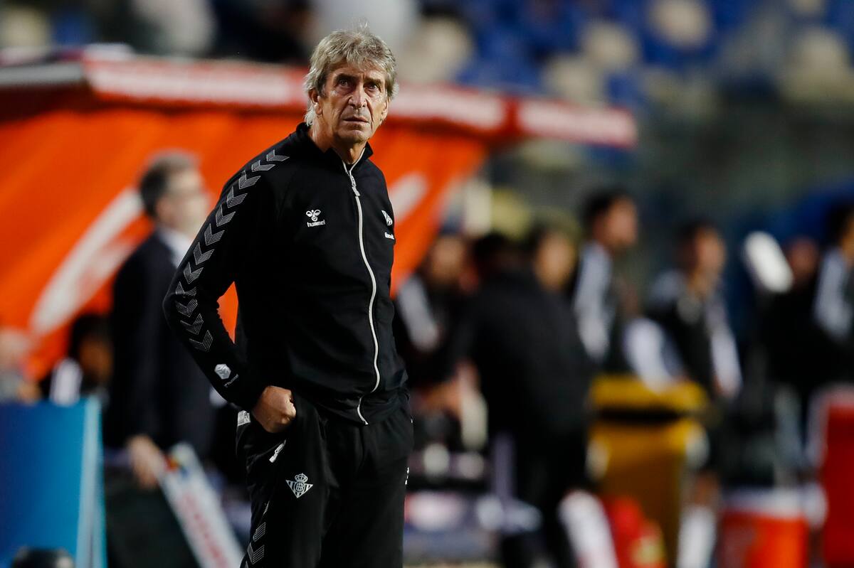 Manuel Pellegrini no ha podido encontrarle la vuelta a un Betis que ve peligrar su presencia en Europa para la próxima temporada. Foto: Aton.