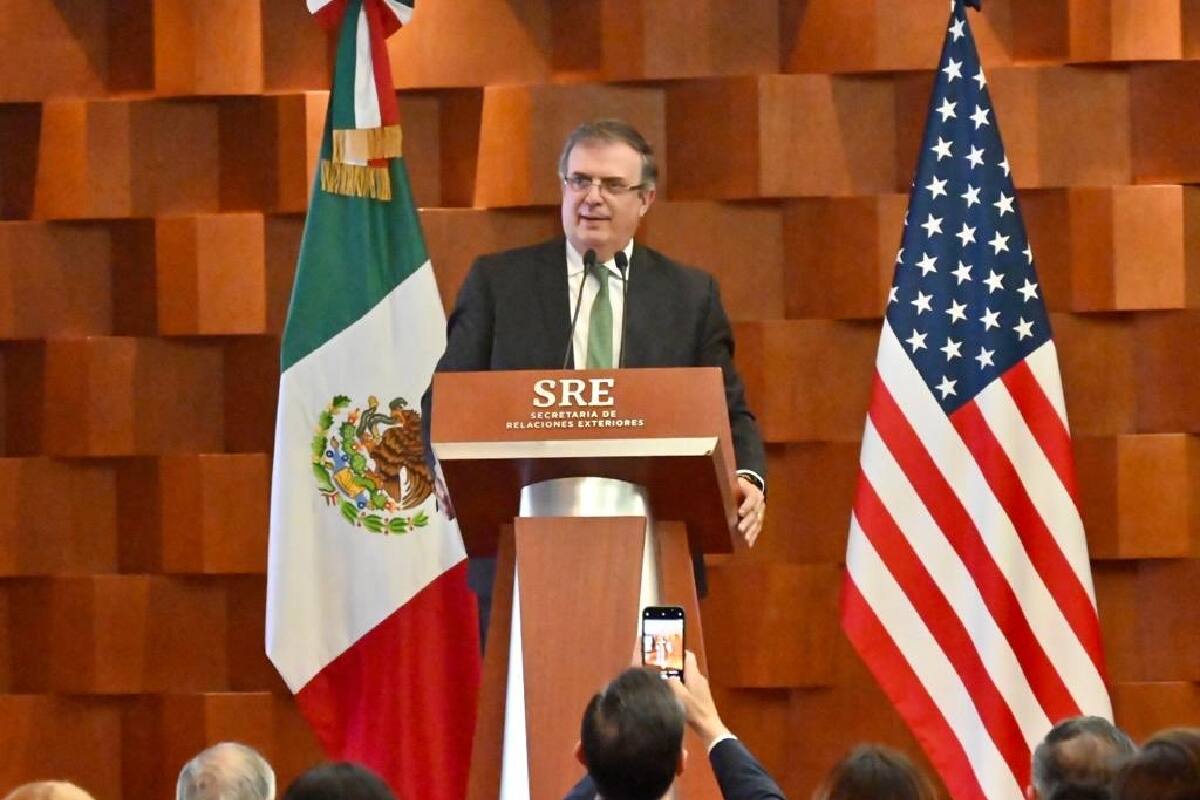 Marcelo Ebrard responde de esta forma al senador John Kennedy.