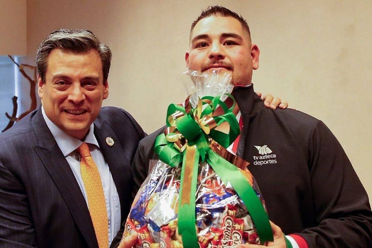 Mauricio Sulaimán apoya a Andy Ruiz luego del escándalo en redes sociales. (Twitter)