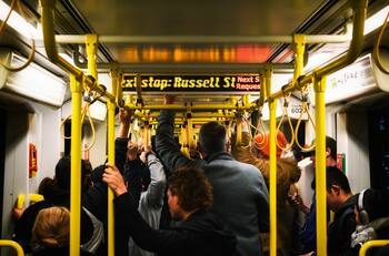 Cinco momentos surrealistas ocurridos en el transporte público que es casi imposible creer que pasaron