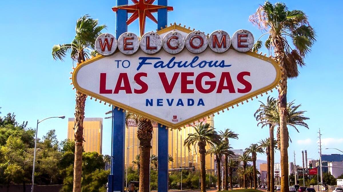 VIDEO | Mexicanos en Las Vegas arman fiesta con canciones como ‘La Chona’ y ‘El Tucanazo’ en plena calle