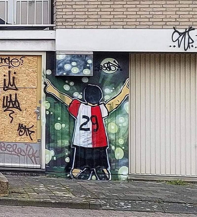 Santiago Giménez se ha ganado el cariño de los aficionados del Feyenoord.