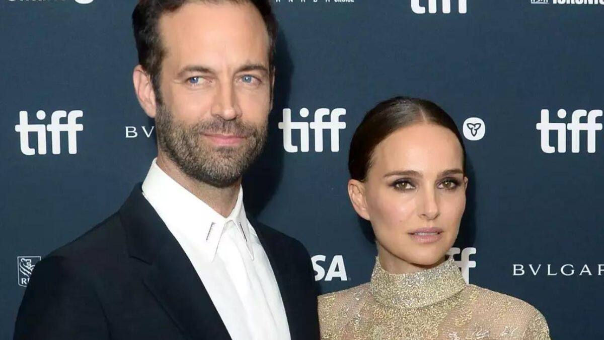 Natalie Portman es captada sin el anillo de compromiso en un evento público