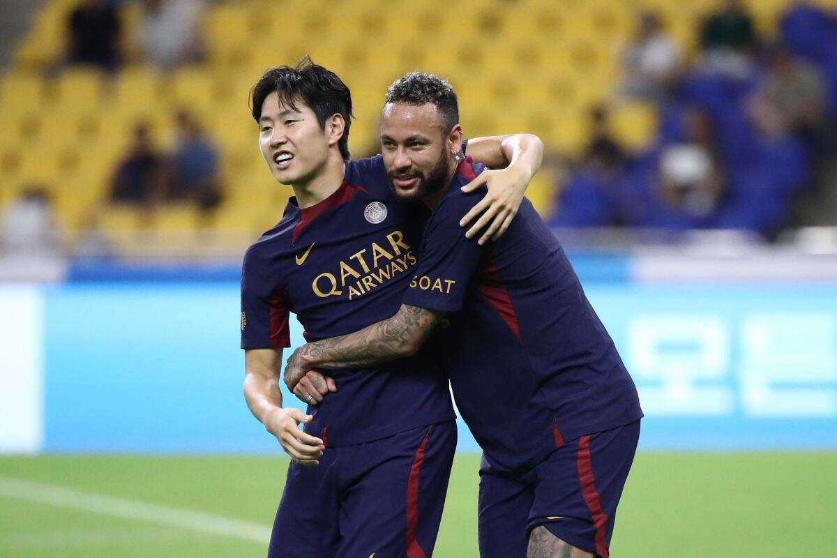 junto a Kang In Lee en el PSG