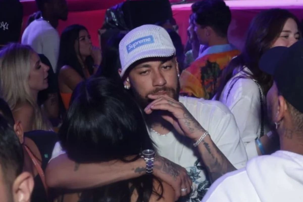 estuvo con su novia Bruna Biancardi en discoteca brasileña