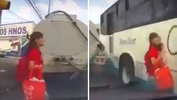 VIDEO| Captan el momento en el que una mujer estuvo cerca de ser atropellada por un camión de pasajeros
