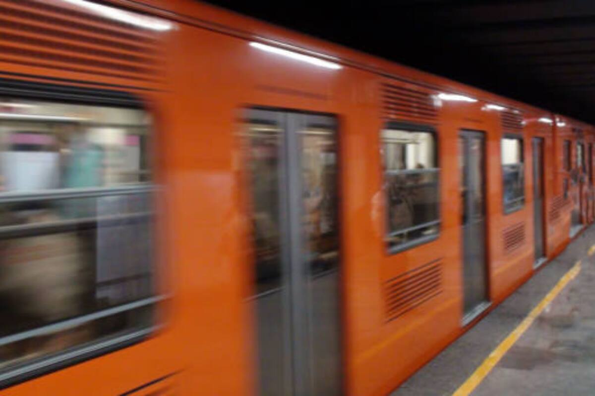 Usuarios reportan fallas en el Metro.