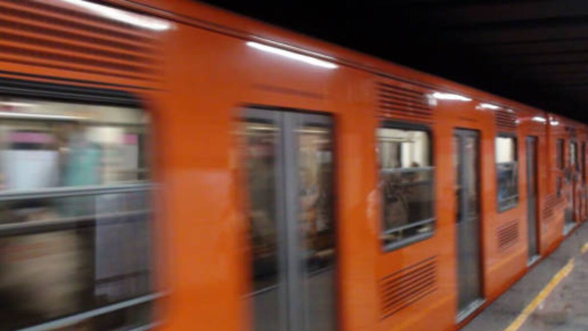 ¡Otra vez! Reportan estación del Metro sin luz y otra con fuerte presencia de humo