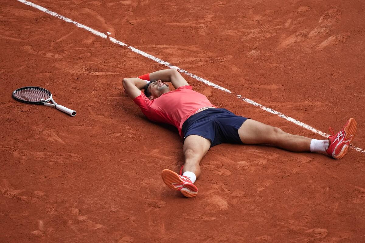 se tiró a la arcilla tras volver a ganar Roland Garros