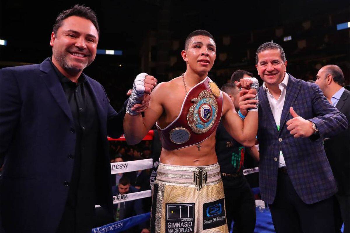Óscar de la Hoya quiere una pelea entre Jaime Munguía y Canelo Álvarez.