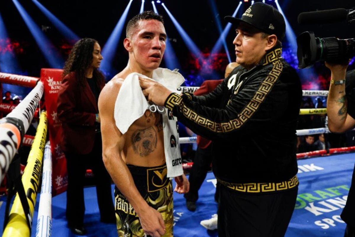 es entrenador por Eddy Reynoso. (Boxing)