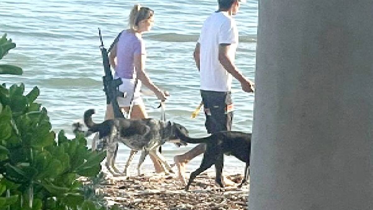 VIDEO | Captan a pareja de extranjeros con supuesto rifle de asalto en playa de Yucatán
