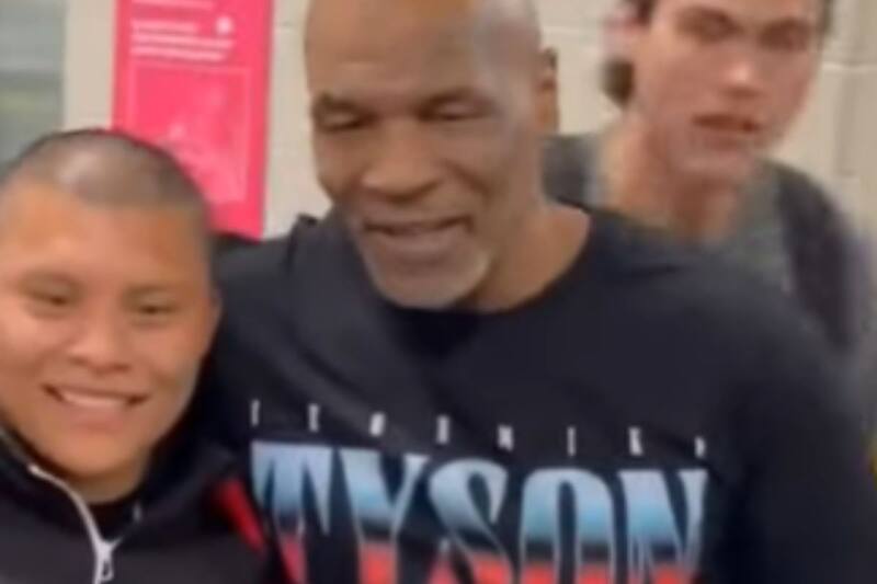 'Pitbull' Cruz conoció en abril pasado a Mike Tyson (Captura de video)