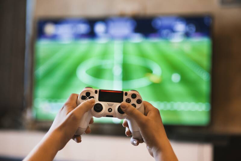 Revisa las rebajas en juegos y accesorios de PlayStation. Créditos: Pexels