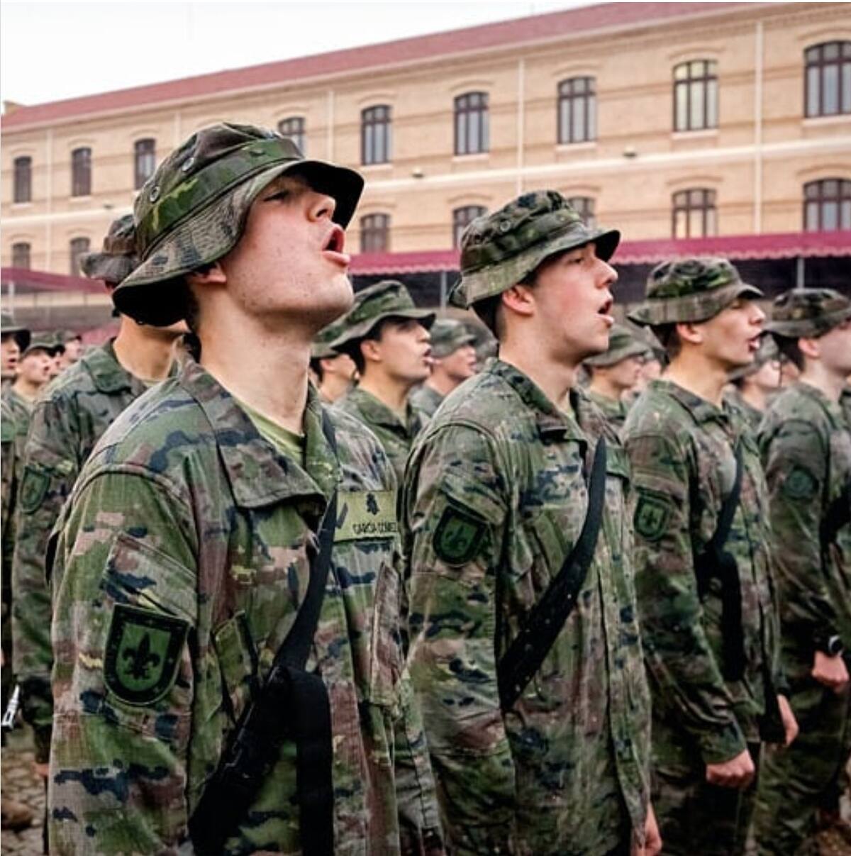 Este será el uniforme de maniobras que recibirá en la Academia General Militar de Zaragoza.