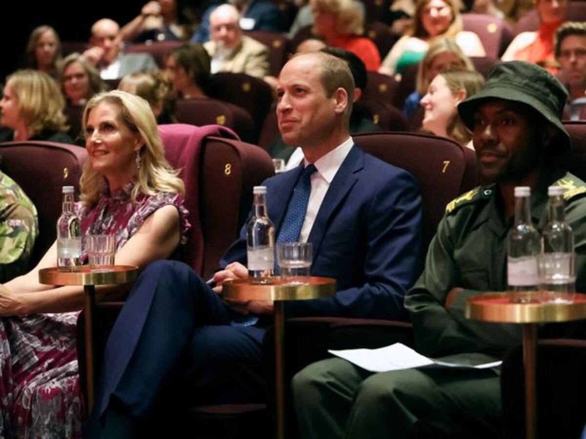 El príncipe William acude sin kate Middleton al cine