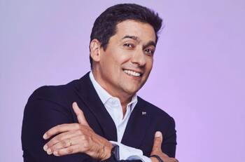 Rafael Araneda da nuevo salto internacional: animará gala de importante premiación