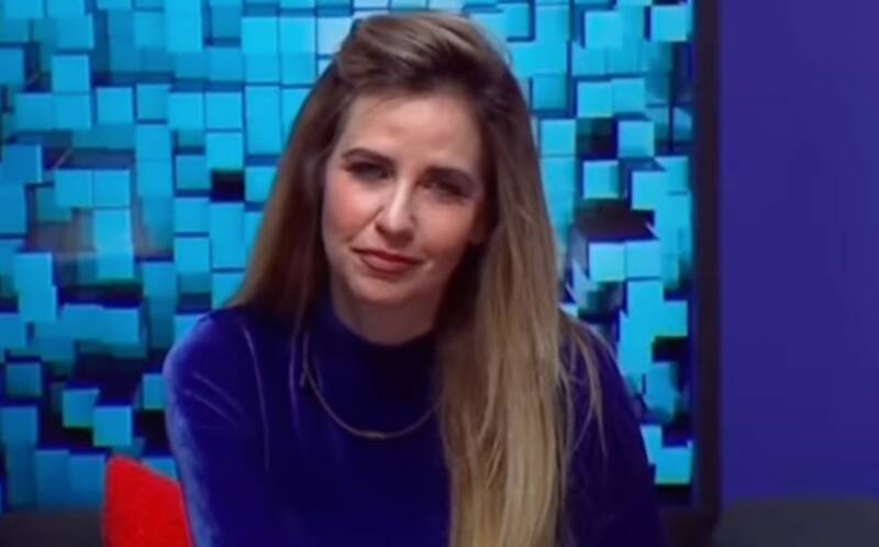 La conductora sorprendió al hablar muy bien de Wendy Guevara