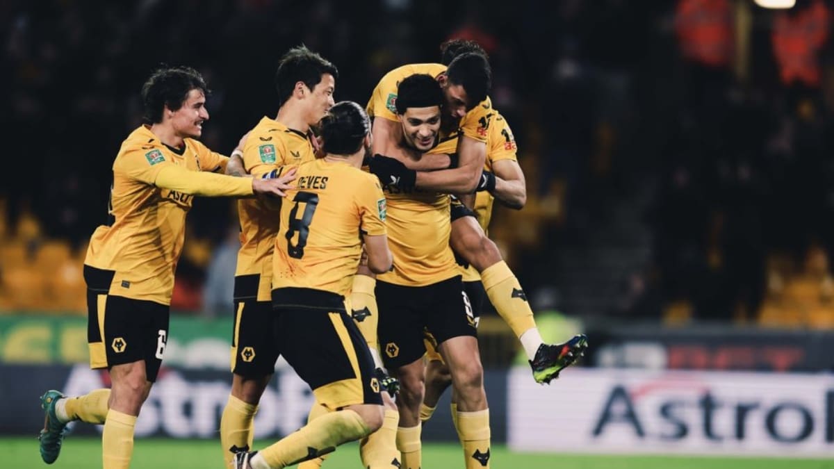 Vuelco total: Raúl Jiménez podría seguir en Wolverhampton la próxima temporada