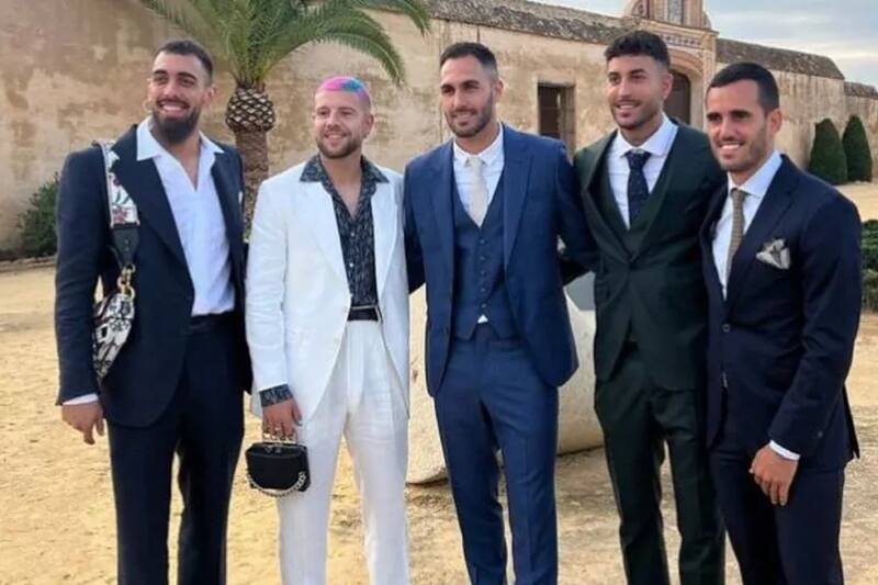 Figuras del cuadro español de Manuel Pellegrini denuncian comentarios homofóbicos.