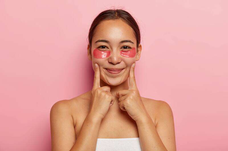 Con pocos ingredientes podrás hacer este remedio para los ojos (Foto: Freepik).