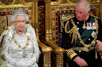Rey Carlos rompe tradición de la reina Isabel en el Castillo de Balmoral