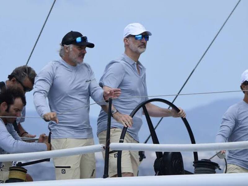 La pasión por la vela del rey Felipe le fue heredada por su padre Juan Carlos.