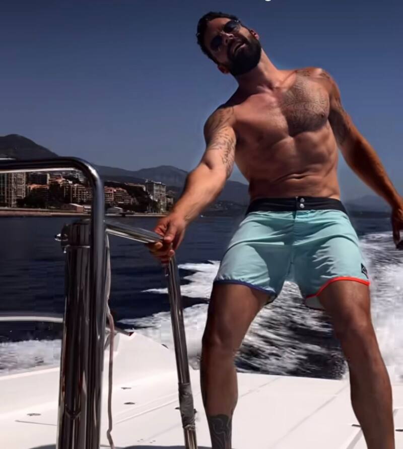 El cantante disfruta de un soleado día en Mónaco