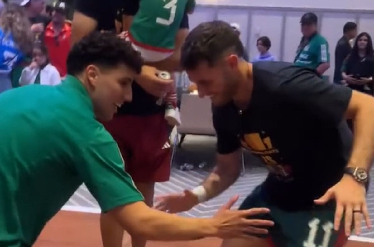 VIDEO | Santiago Giménez sacó los pasos prohibidos en festejo de la Selección Mexicana