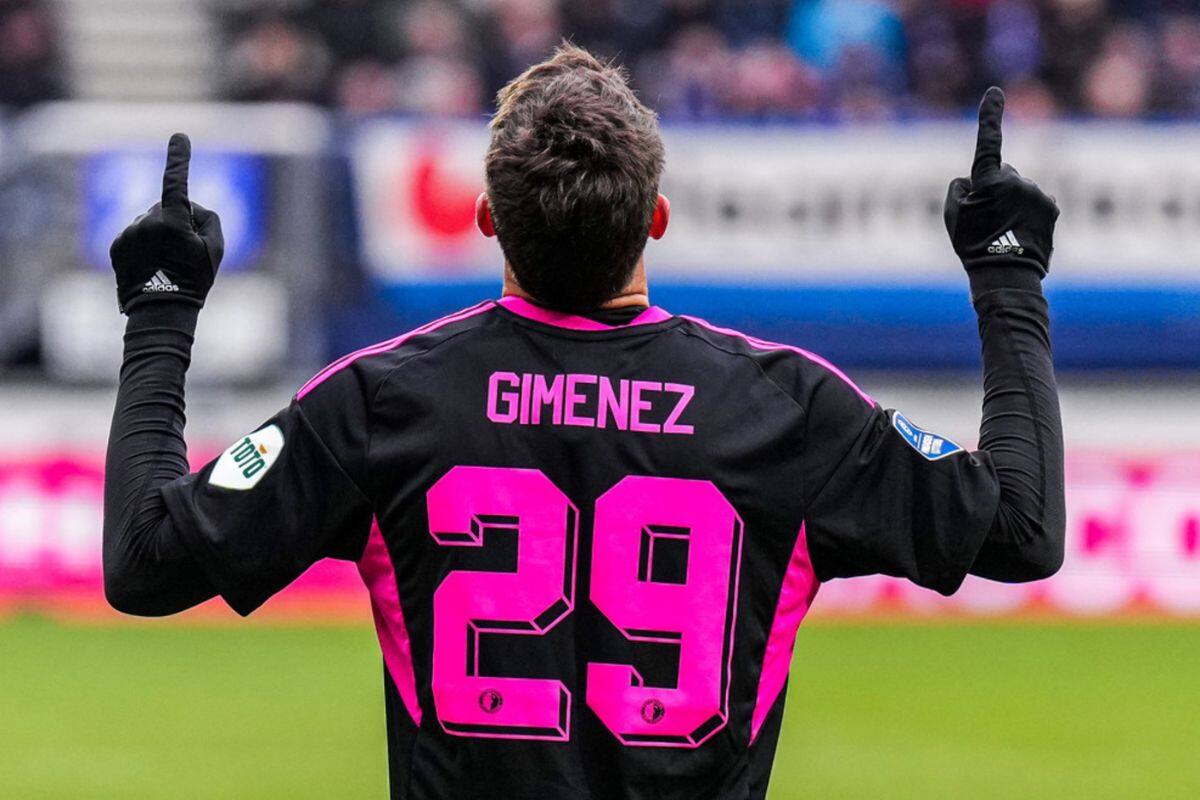 Santiago Giménez marcó su gol 10 con el Feyenoord.