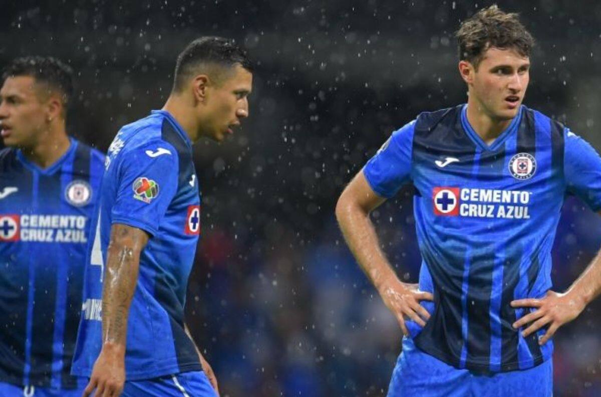 Santiago Giménez arremete contra la directiva de Cruz Azul tras la salida del ‘Cata’ Domínguez