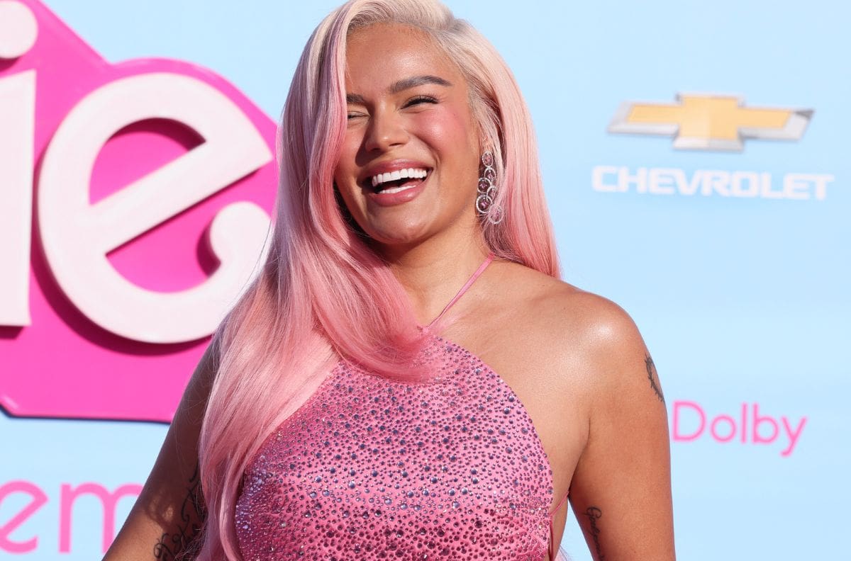 Selena Gómez se sube a la tendencia de Barbie; Karol G la acompaña y se roba las miradas