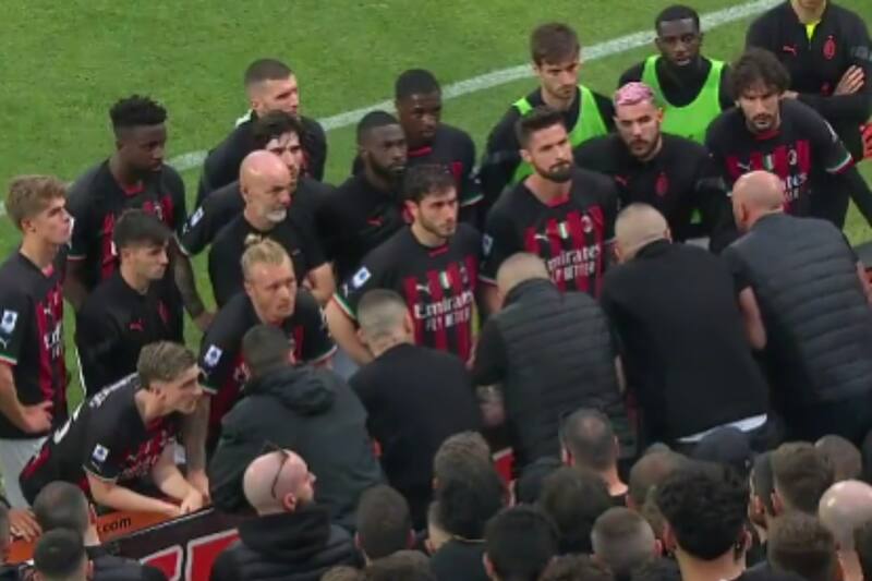 Fanáticos del Milan se reunieron con los jugadores tras perder antes del crucial partido por Champions