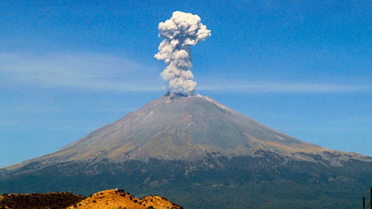 El ritual en el Popocatépetl fue cancelado por intensa actividad en el volcán